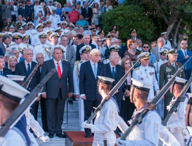 Τελετή ορκωμοσίας νέων Σημαιοφόρων του ΠΝ παρουσία Πρ. Παυλόπουλου και Π. Καμμένου (φωτό, βίντεο)